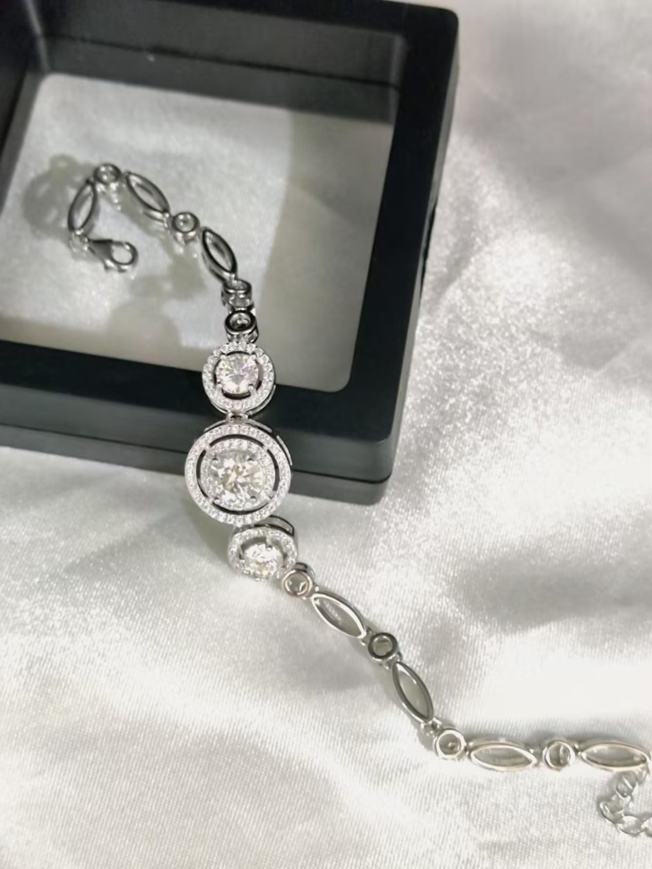 S925 Silver 2 Carat Moissanite Round Bead Bracelet Elegant High-End Luxury for European American for Party Wedding