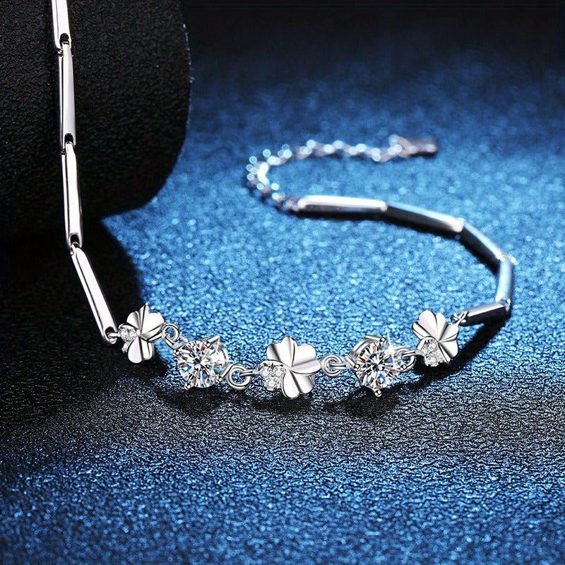 Moissanite Bracelet in 925 Silver Four-Leaf Clover Style Shining Gorgeous Jewelry for Parties