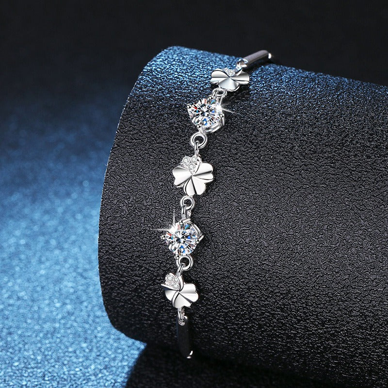 Moissanite Bracelet in 925 Silver Four-Leaf Clover Style Shining Gorgeous Jewelry for Parties